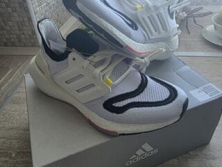 Кроссовки р. 38Adidas ULTRABOOST 22 W женские беговые кроссовки, новые
