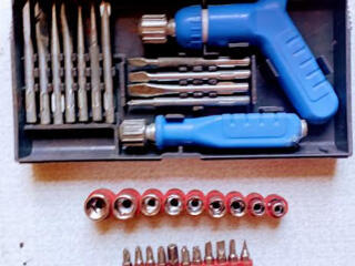 SET INSRUMENTE Pret: 280 LEI