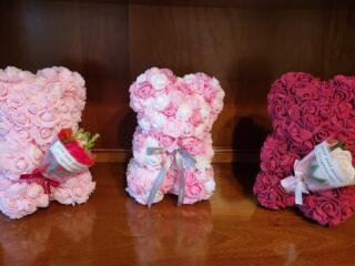 Ursulet cu trandafiri din spuma