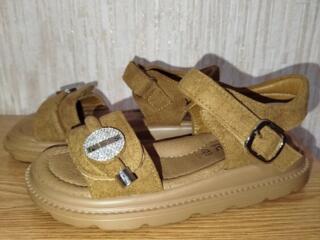 Продам босоножки 32 размер