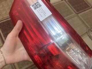 Продам левую заднюю фару Camry 40