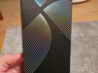 Крутое защитное стекло на iPhone 16 Pro