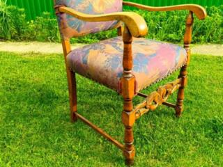 Красивые и удобные разные дубовые стулья