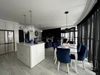 Затишна простора 3 кімнатна квартира з авторським ремонтом ЖК ...