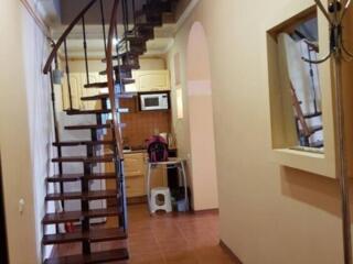 Двухуровневая квартира с капитальным ремонтом в Центре Одессы