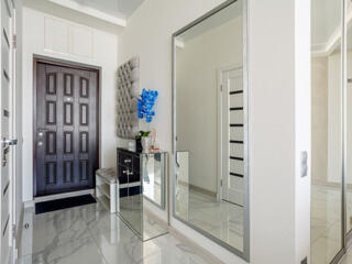 Продам 1 комнатную квартиру в Жемчужном квартале на Каманина.