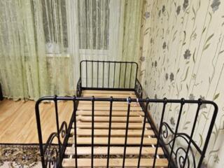 Продам детскую кровать без матраса