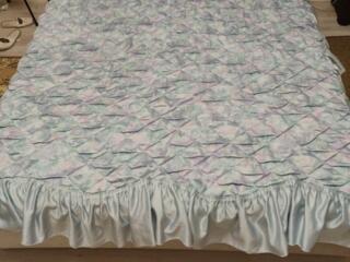Продам покрывало для кровати двуспальной