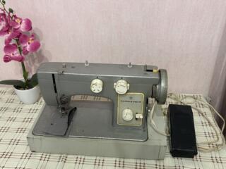 Продам Рабочую Швейную Машинку Чайка 142M с электроприводом.