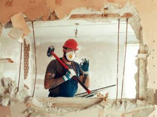 Servicii demolari pereti, podea....