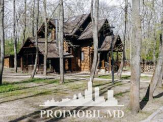 ​​ Vă propunem spre vânzare acest townhouse amplasat în sect. ...