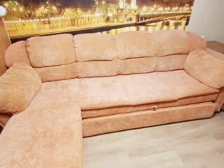 Продается большой двуспальный диван.