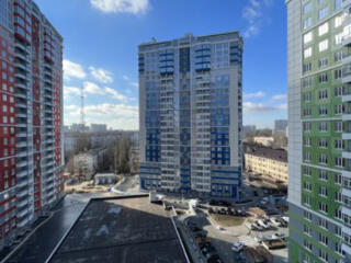 Большая квартира в ЖК 4 Сезона.