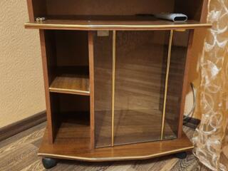 Продам тумбу под телевизор