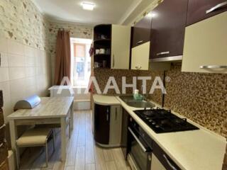 4 комнатная квартира с ремонтом рядом море!