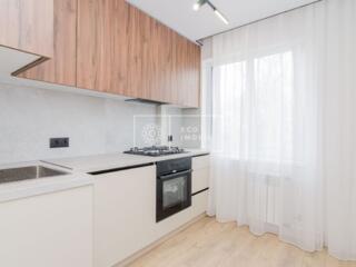 Spre vânzare apartament cu două camere și living, într-un bloc ...