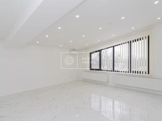 Se oferă spre chirie oficiu, la prima linie, în centrul capitalei pe .