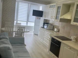 Двухкомнатная с ремонтом, новый дом.