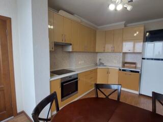 Продается просторная 2-комнатная квартира ул. Бреуса