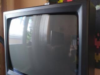 Продаю ТВ на запчасти