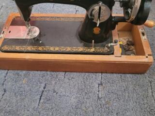 Продам швейную машинку.