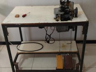 Продам оверлок 3-ниточный 51 класс+стол