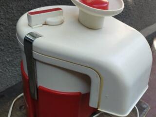 Соковыжималка ЖУРАВИНКА 2 б\у. В отличном состоянии.