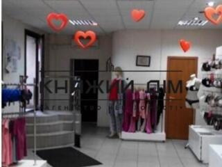 Площа 68 квадратних метрів , приміщення під ведення бізнесу або ...