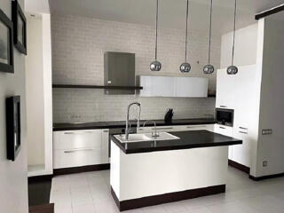 Трехкомнатная квартира с видом на море и парк Шевченко.