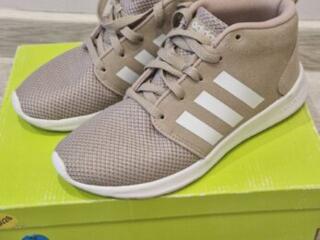 Продам женские кроссовки