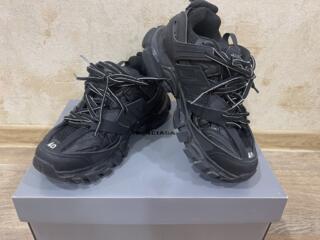 ПРОДАМ КРОССОВКИ BALENCIAGA(РЕПЛИКА)