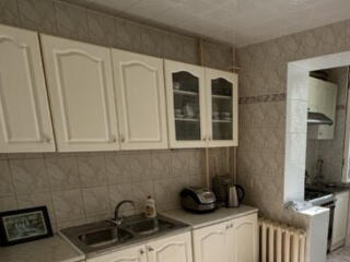 Срочно продам 4-комнатную квартиру.