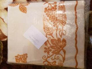 Наперники, скатерти, простынь на резинке, наволочки