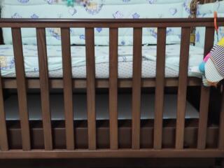 Продам детскую кроватку + подарок