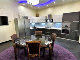 Просторная трехкомнатная квартира в центре Одессы