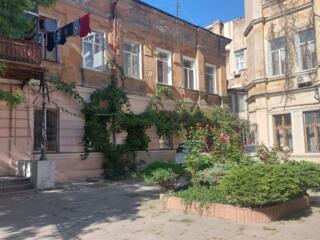 Комната на Жуковского