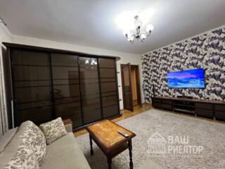 Продаётся 2 -комнатная квартира в "Сталинке"