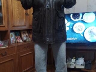 Продам кожаную куртку теплая удлиненная Размер 52-54 на высокого мужчи