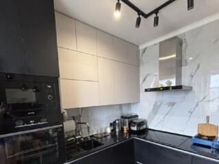 Продам квартиру 59.3 кв. м., 14/19, новый дом, жк 53-я Жемчужина.