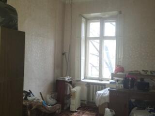 Продам без комісіі кімн. 40кв. м. Садова/ Дворянська