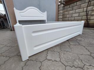 Новая кровать из натурального дерева