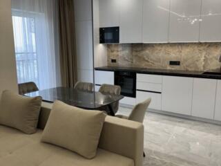 В продаже стильная двухкомнатная квартира с дизайнерским ремонтом, ...