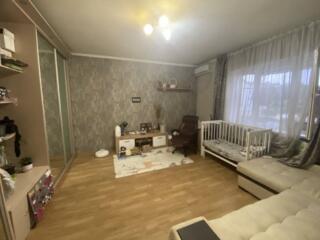 Продается однокомнатная квартира с ремонтом 37.8 кв.м. на 3 этаже в ..