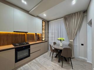 Vă propunem spre închiriere un apartament cu 2 camere și living, bloc 