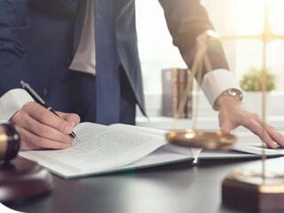 Опытный юрист-судебное представительство-консультации