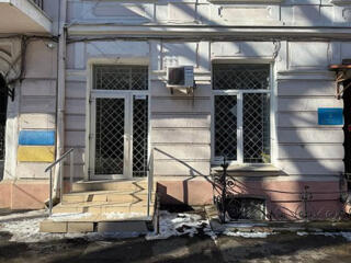 Срочно сдам фасадное помещение. Центр города.