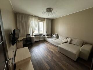 Продаж 3 кімнатної квартири по вул. Ахматової 35. Загальна площа ...