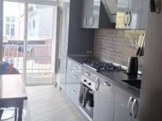 Предлагается к продаже просторная 3-комнатная квартира в самом центре 