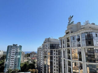 Просторная Квартира с видом на море на Итальянском бульваре