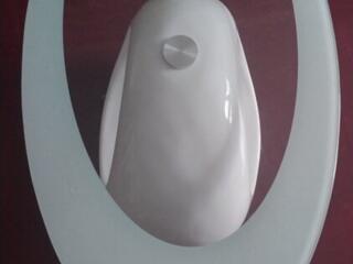 Стеклянный прочный столик.